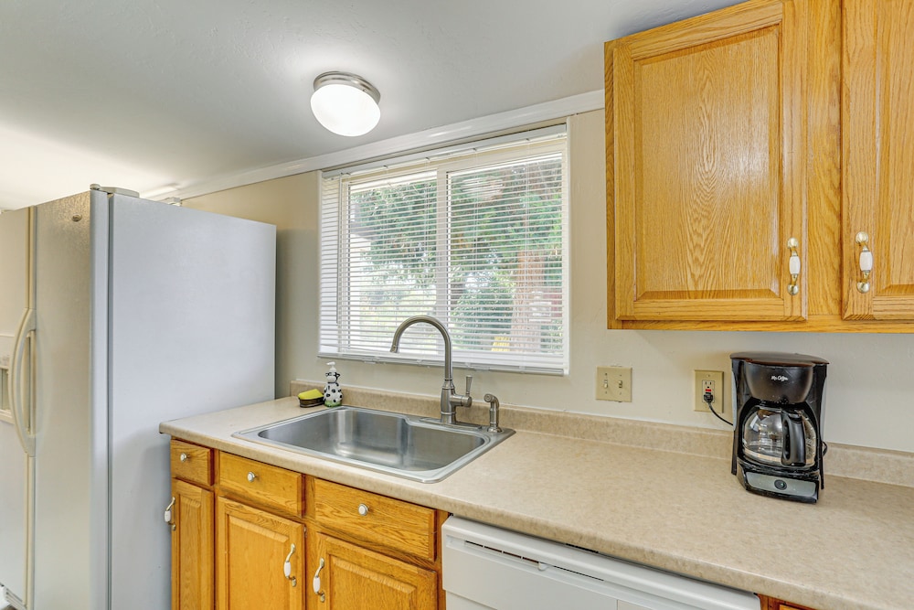 Pet-friendly Unit w/ Yard Near Sacramento River!