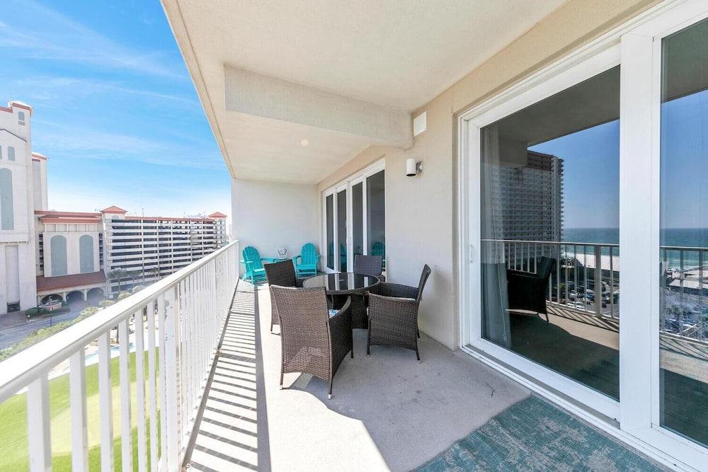Laketown Wharf 827 - Life's A Beach