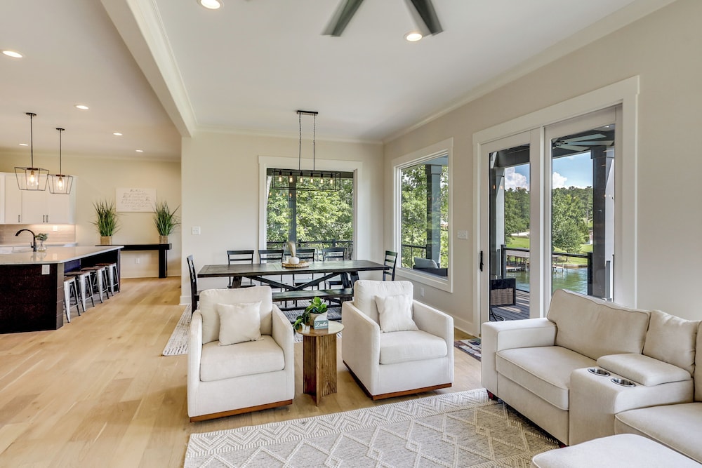 Dock + Views: Spacious Lake Sinclair Retreat