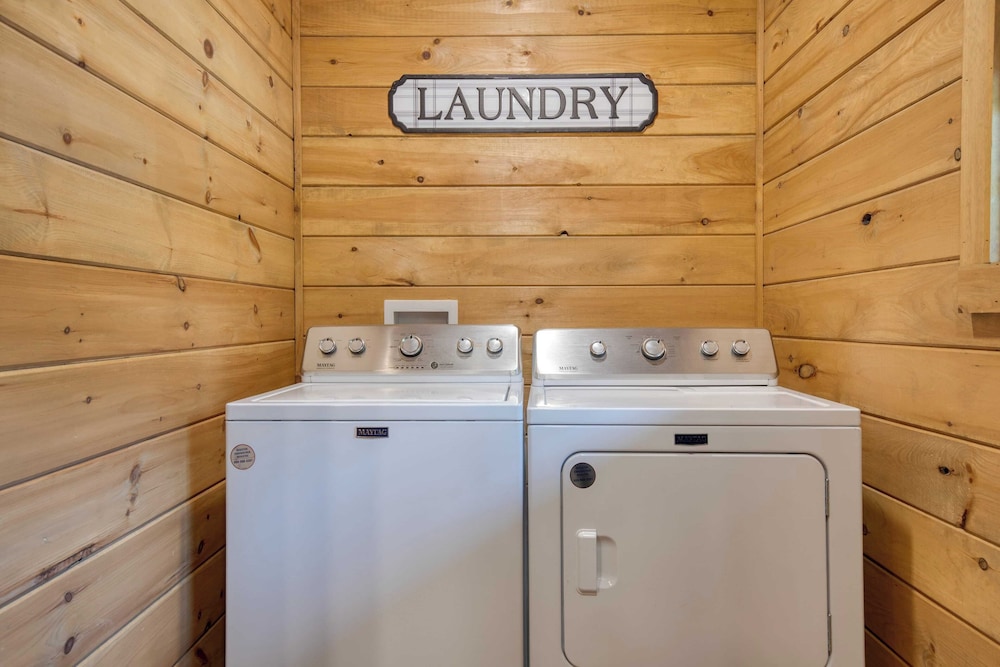 Lions Landing by Avantstay Sleeps 18 Hot Tub Game Room Views Near Pigeon Forge
