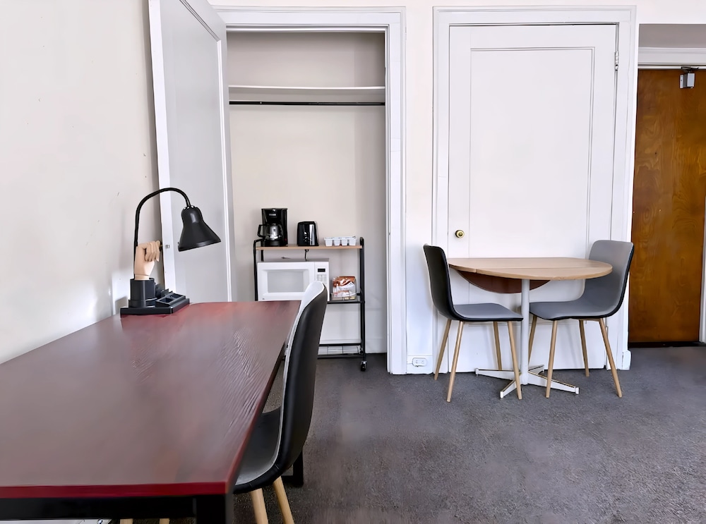 Vintage Studio in Gold Coast - SP 1205