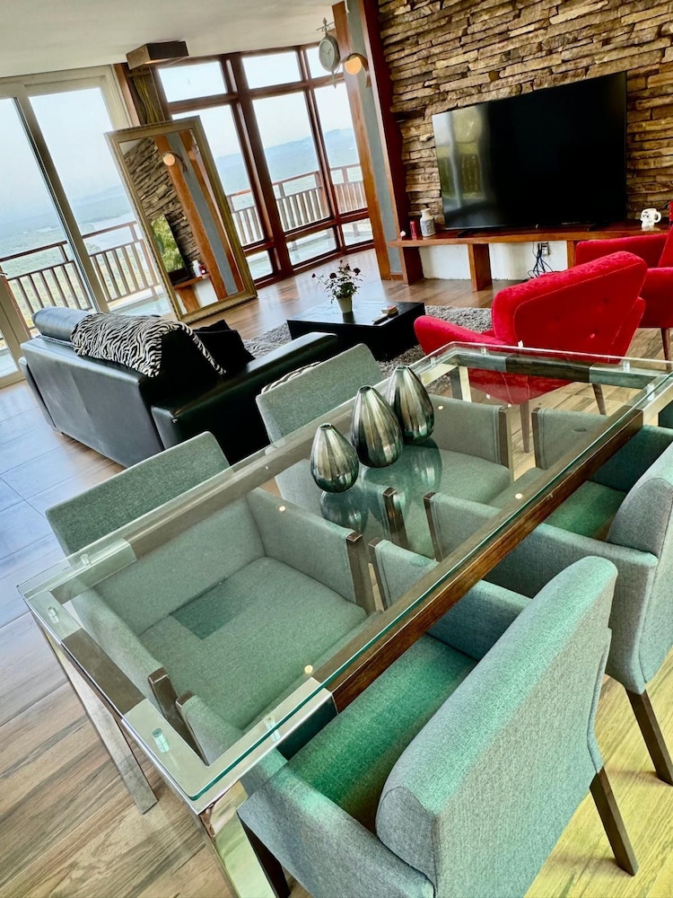 Leonardi's Sunset House