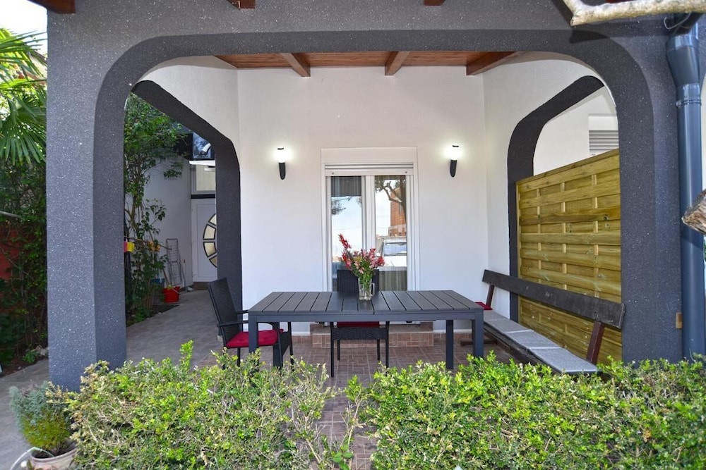 Welcoming Apartment With Shared Pool