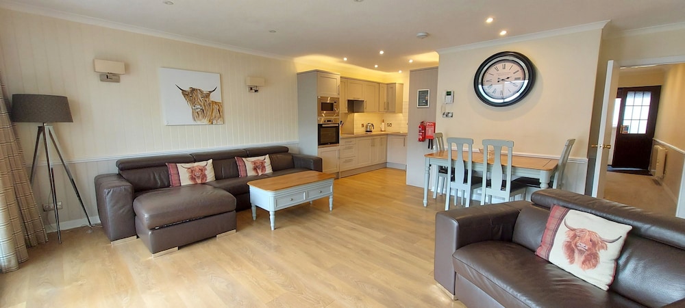 Loch Rannoch Highland Club Pine Marten Lodge 02