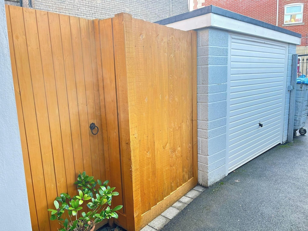 2br-central-15minwalktobeach-freeparking-wifi