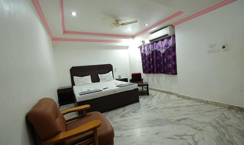 Fabhotel Amutham Residency