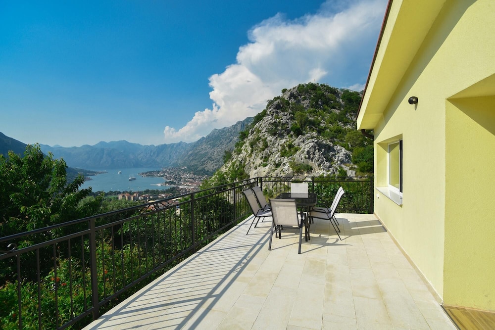 Sea View Flat w Terrace in Kotor 8 min to Beach view 5