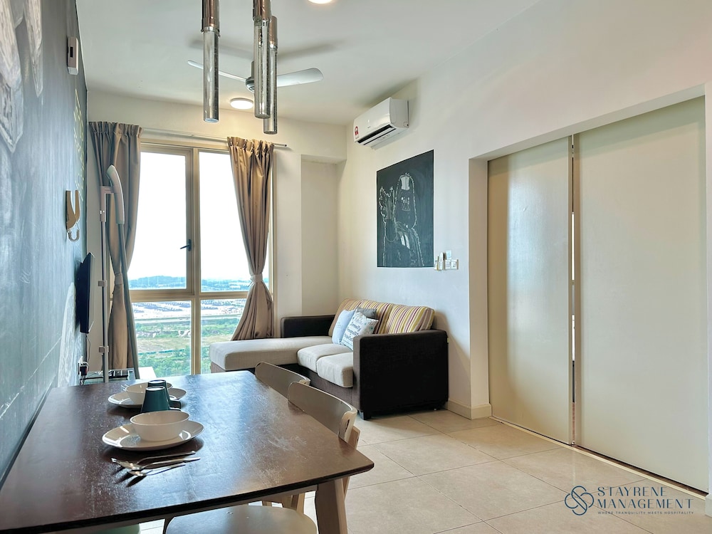 Afiniti Residences Medini by Stayrene