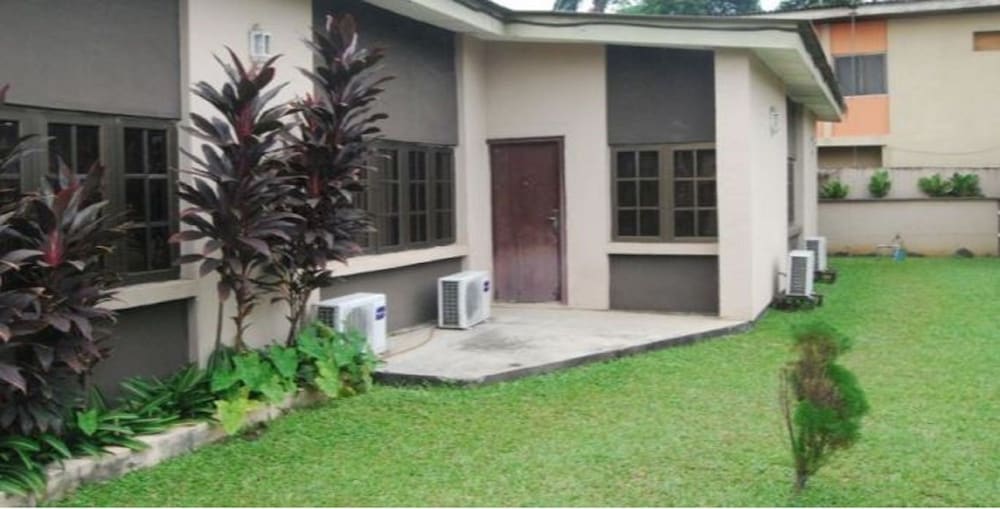 Collington Furnished Apartment Chalet