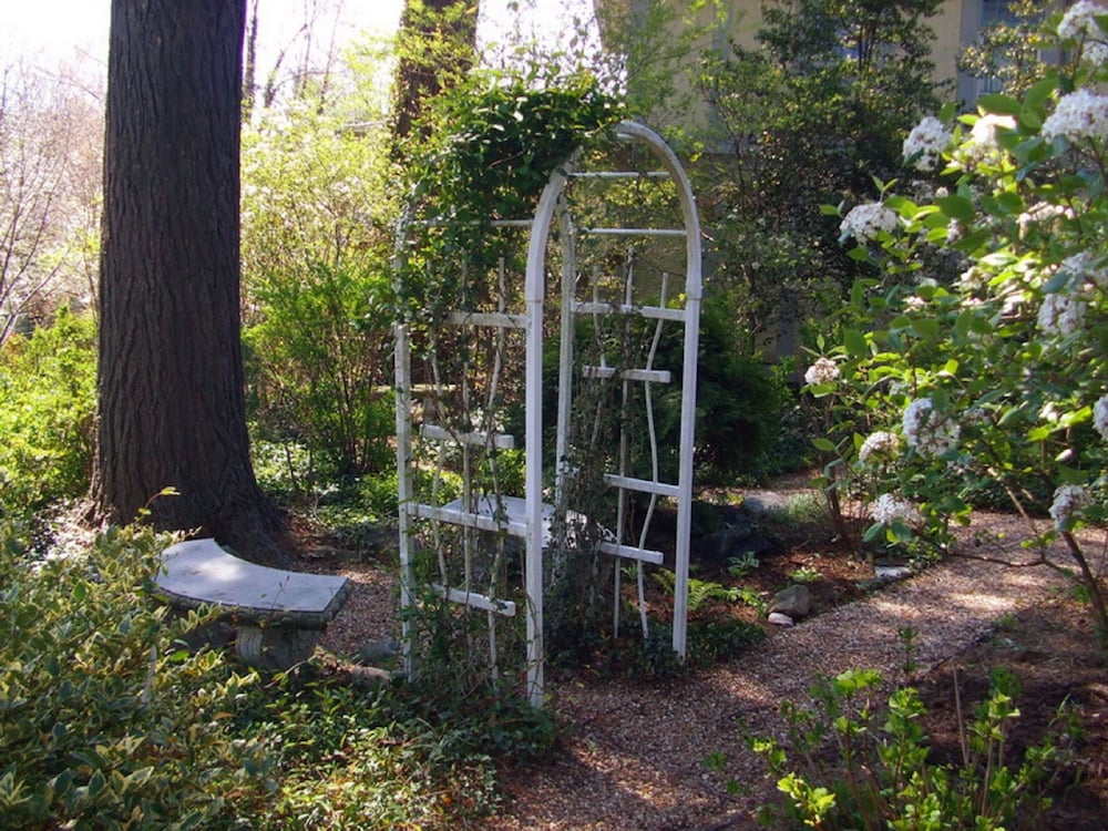 Abbington Green Bed & Breakfast Inn