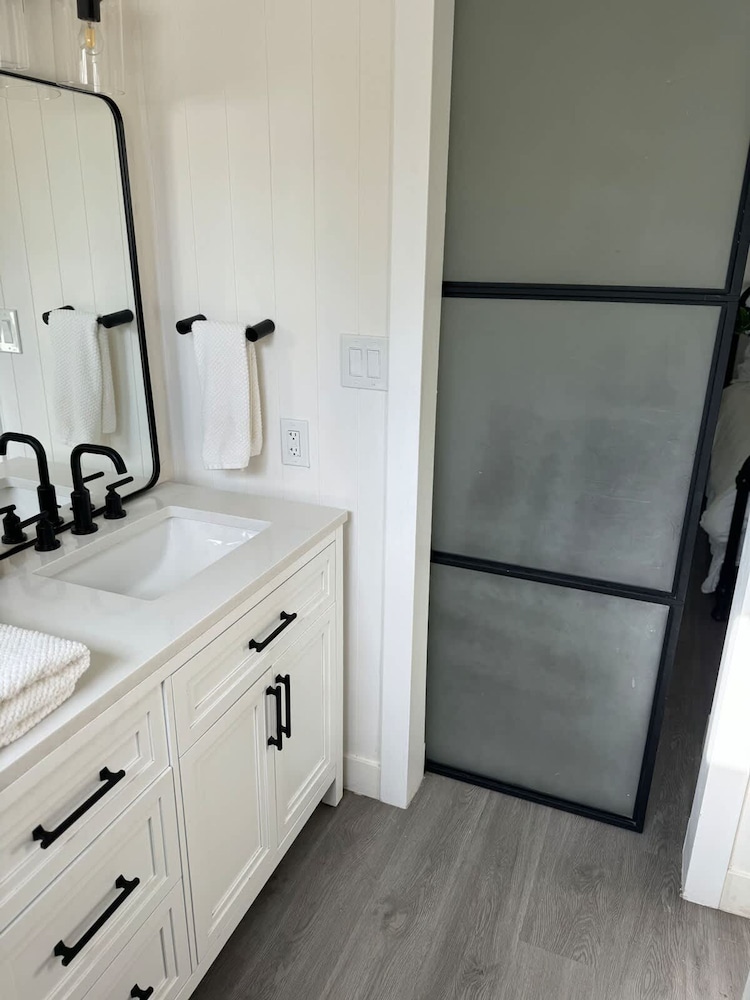 Cozy Family Haven in Sparks - Pet Friendly - Fenced Yard