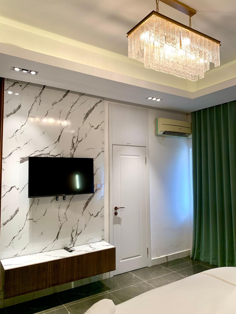 Sujimoto Residences