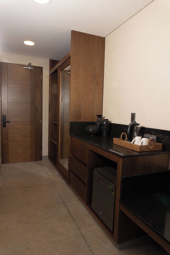 Hotel Zuma Colony