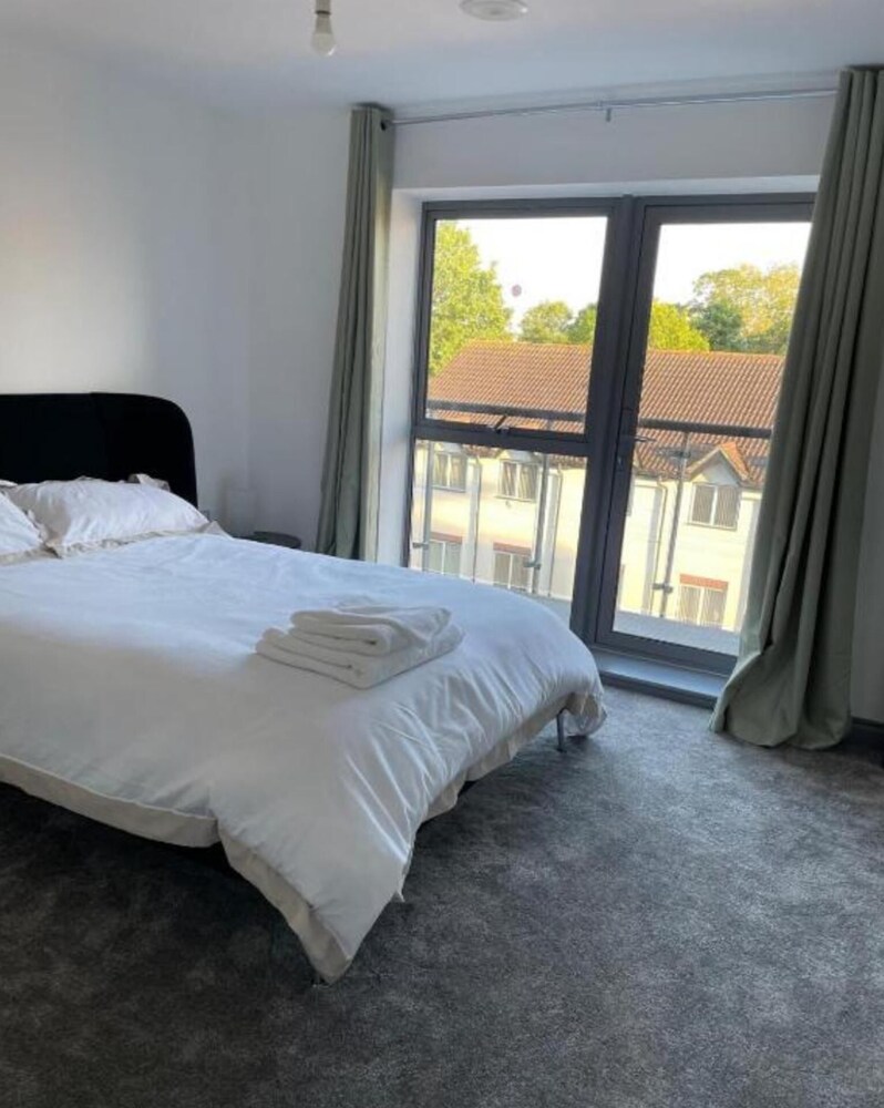 Luxurious 3 Bedroom Penthouse in City Centre view 5