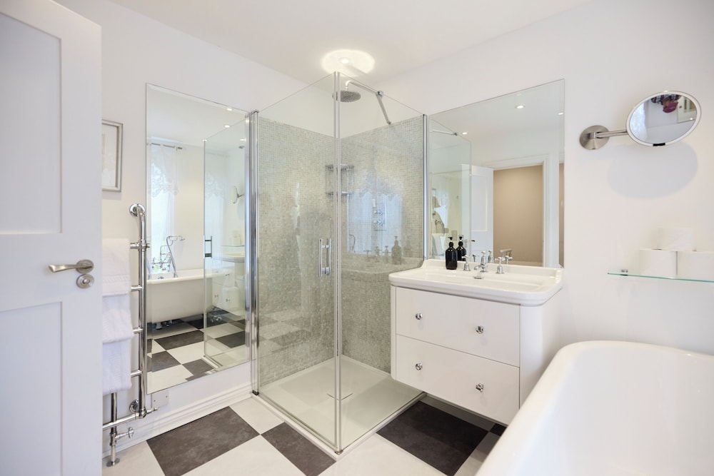 The Kensington Designer's Retreat -1bdr Flat