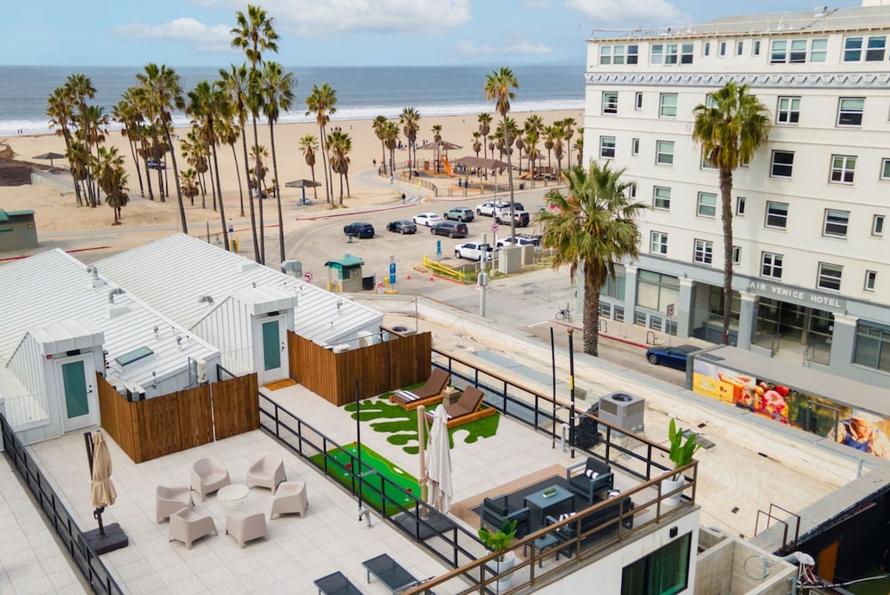 The Santa Monica Sunset - Beachfront Luxury