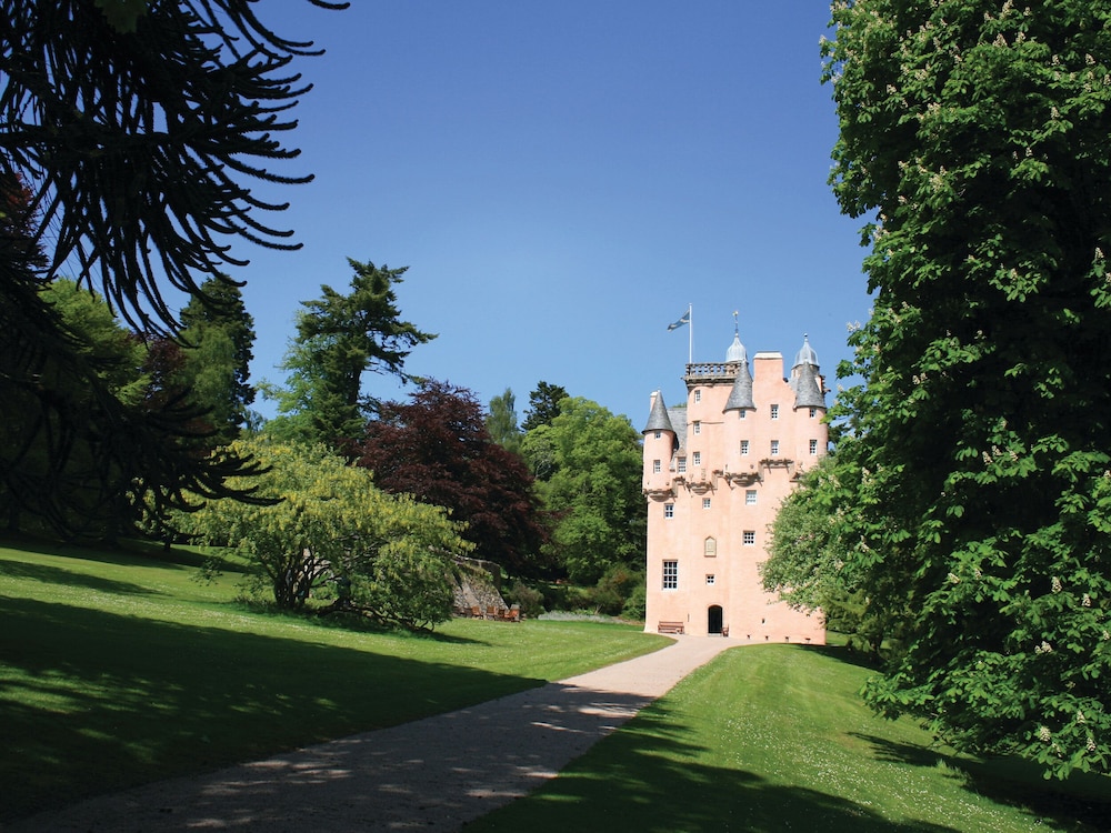 North Mains Cottage - Craigievar Castle