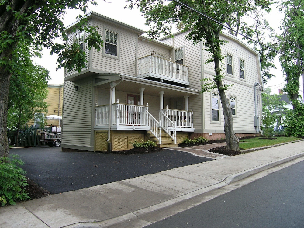 Hotel Windmill walk - Image 1