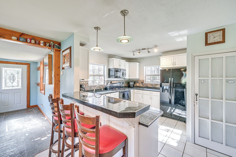 6-acre Family-friendly Getaway in Niles!