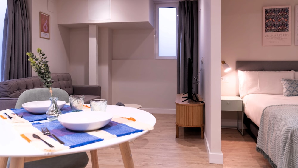 Apartamentos Lydia by gaiarooms