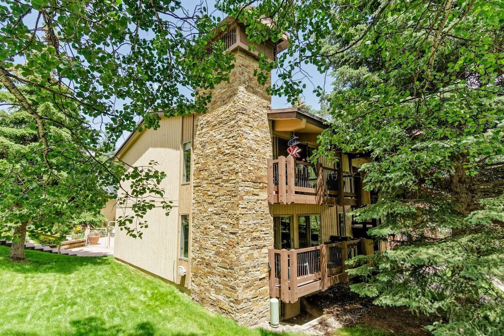 Hotel Woodbridge Condos by iTrip Aspen Snowmass - Image 1