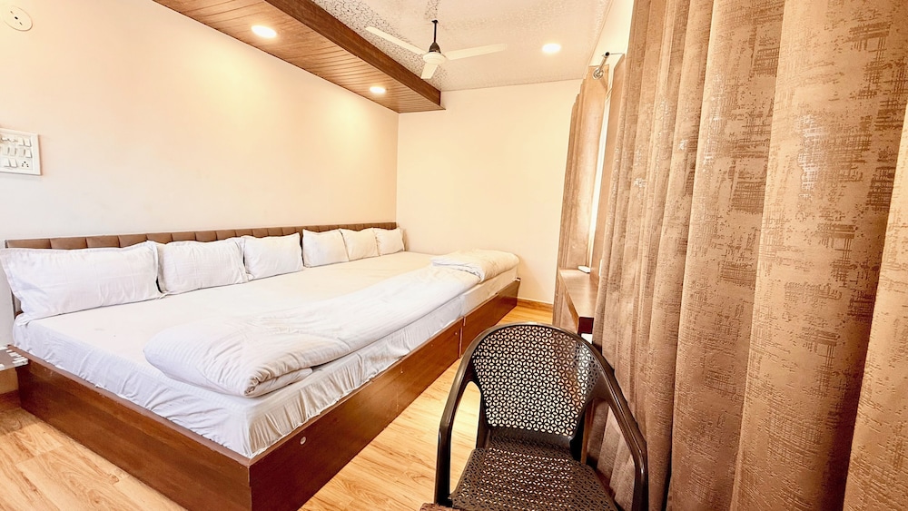 Hotel S P Palace near All Prime Location