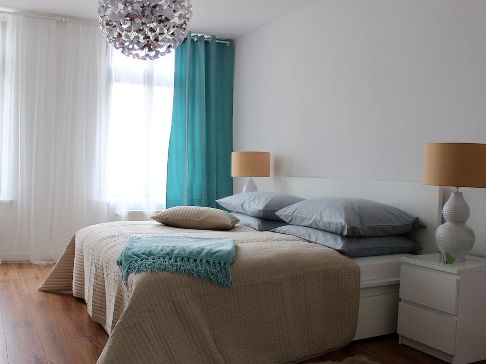 Leon Apartments