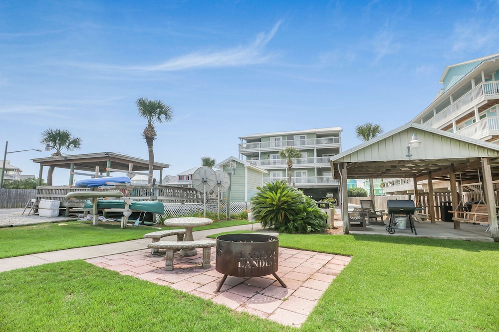 Lagoon Landing 202- Beautifully Decorated Condo With Balcony Pool Steps to Beach Lagoon