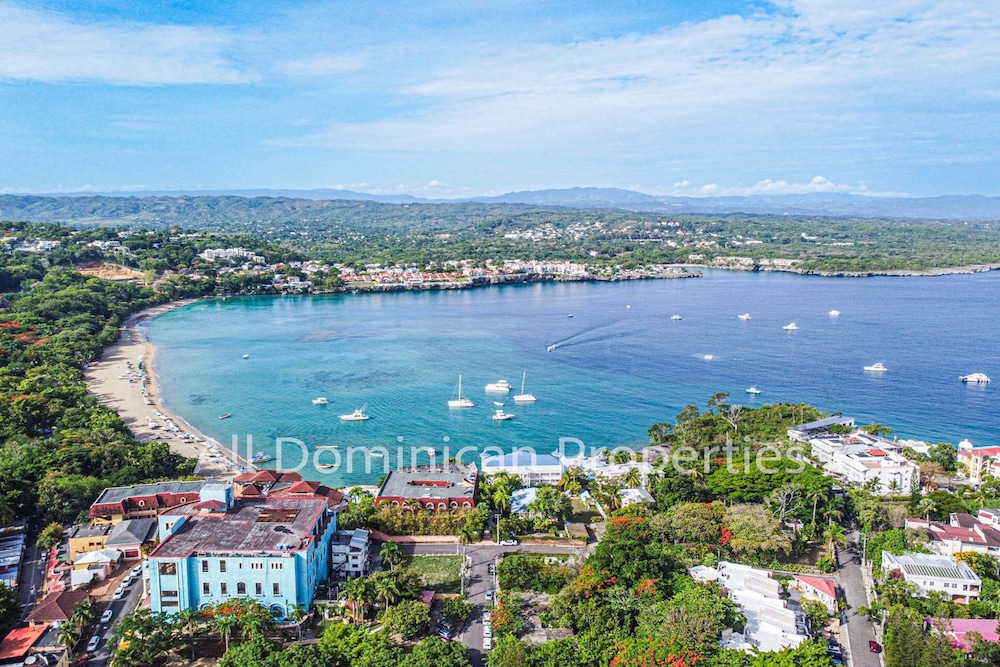 Alicia Beach, Hispaniola Sol, Great Location - no car Needed!