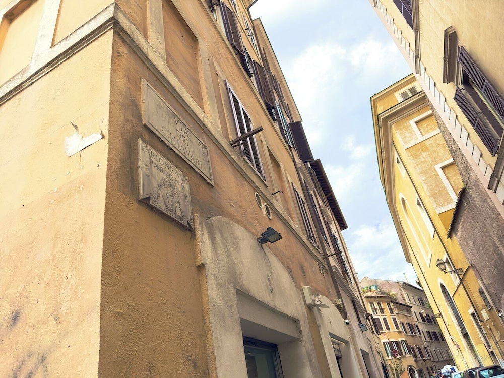 Campo De' Fiori Apartments
