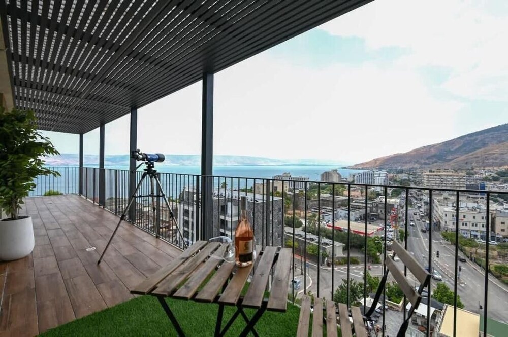My View 2 bedroom apartment by the lake
