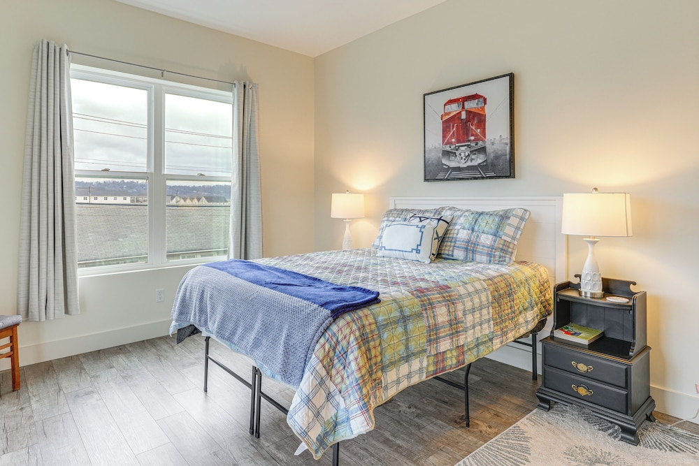 Balconies: Walkable Southside Chattanooga Condo!