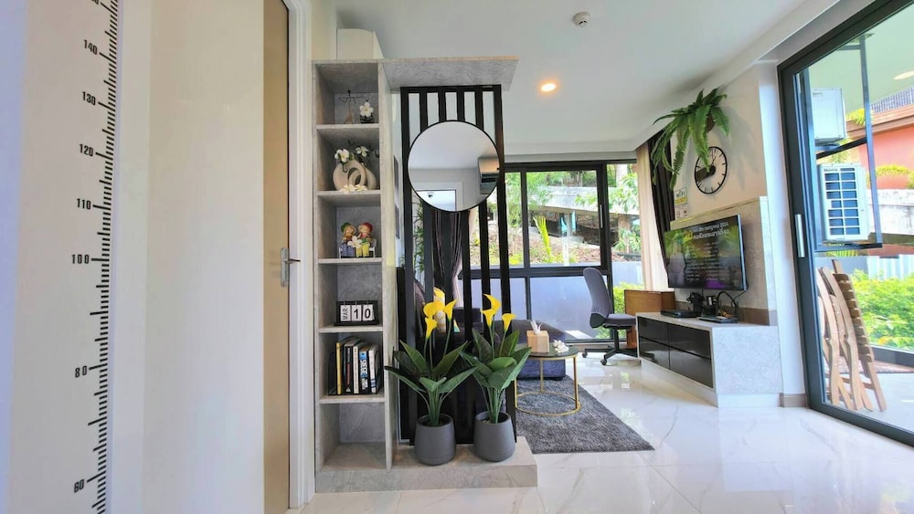 Room-a301- 1 Bedroom Corner Condo Forest