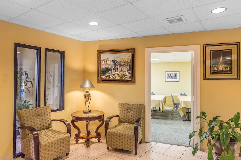 Quality Inn Calera I-65 exit 231 view 2