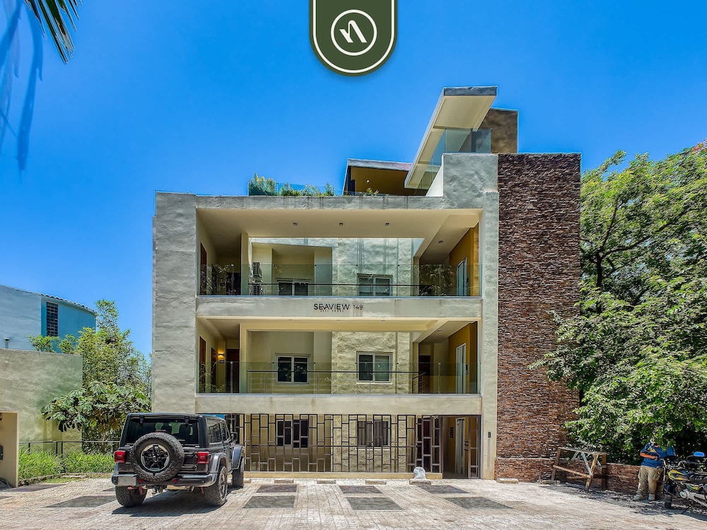 Luxury 2 BR Condo in the Jungle - Oceanview Pool