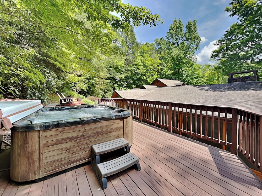 Gatlinburg's Hidden Gem by Jackson Mountain Rentals