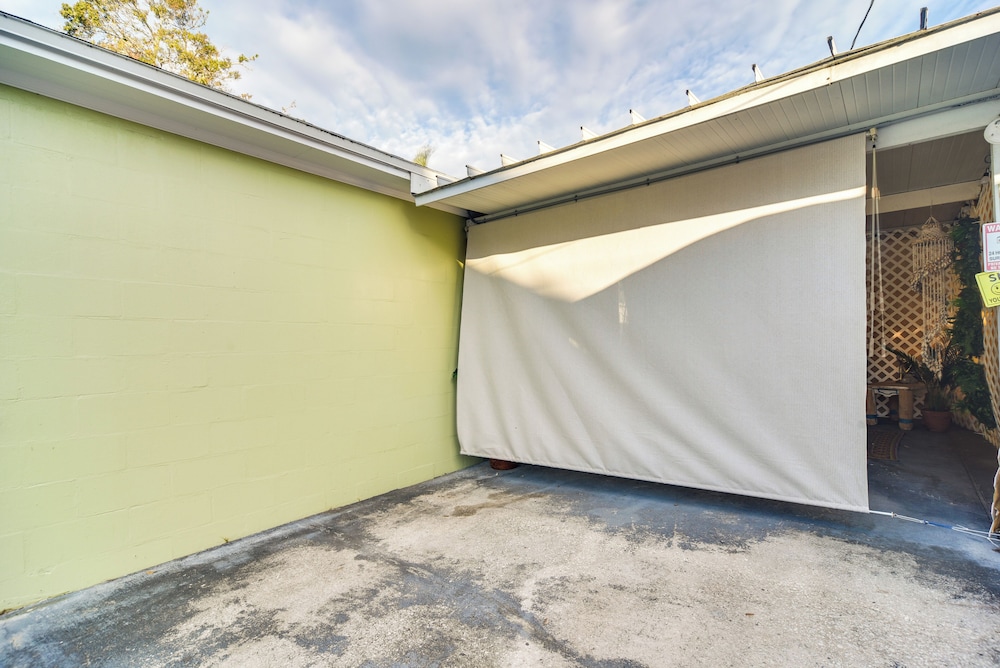 3 Mi to Vinoy Park: St Petersburg Gem w/ Patio!