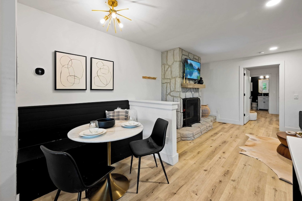 Firefly Mountain Suites Sleeps 36 Indoor Pool, Hot Tub, Game Room, Playground