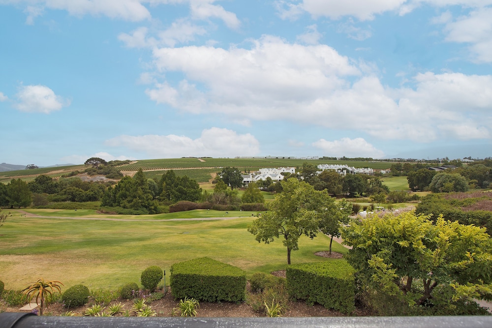 Winelands Golf Lodges at De Zalze
