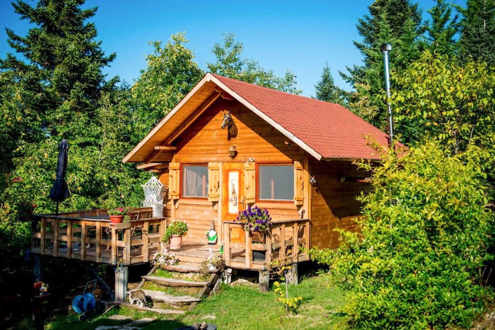 Kedra Village Chalet - Cozy Mountain Retreat