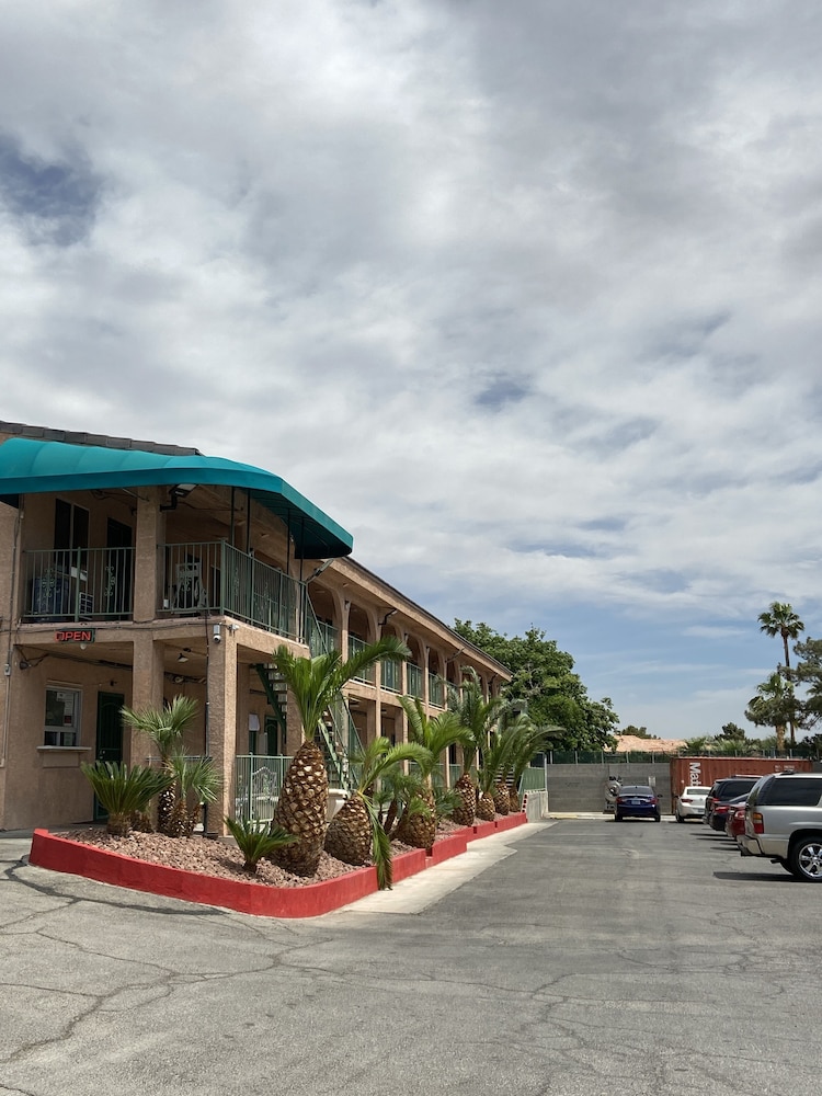 Crown Motel