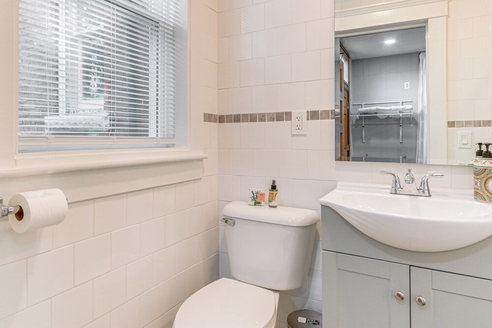 1 Mi to Dtwn Cumberland: Historic Apt w/ Patio!