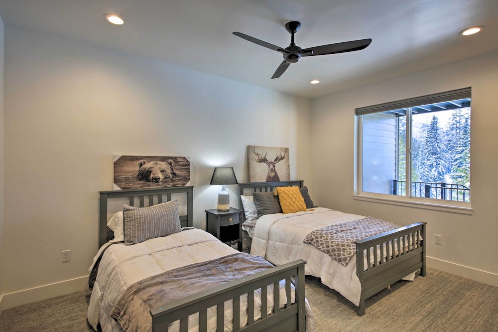 Sandpoint Vacations - Elegant Priest Lake Townhome  1 Mi From Lake - Property Image 3