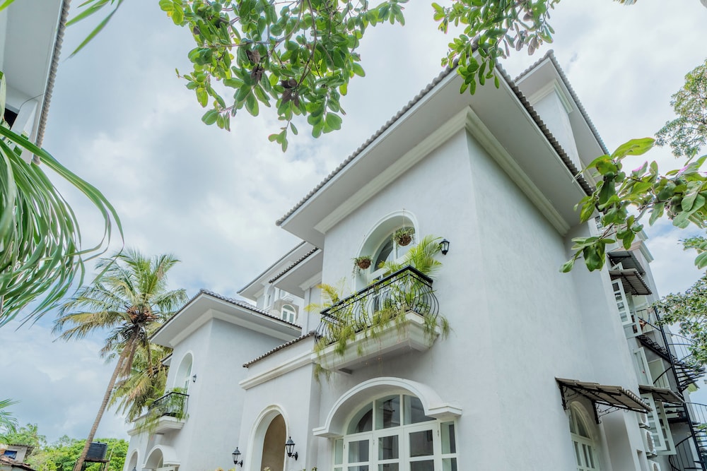Esh Cottages Birch | Hillside 4-BHK Hideaway With Lush Garden, Common Pool, & Gaming Zone
