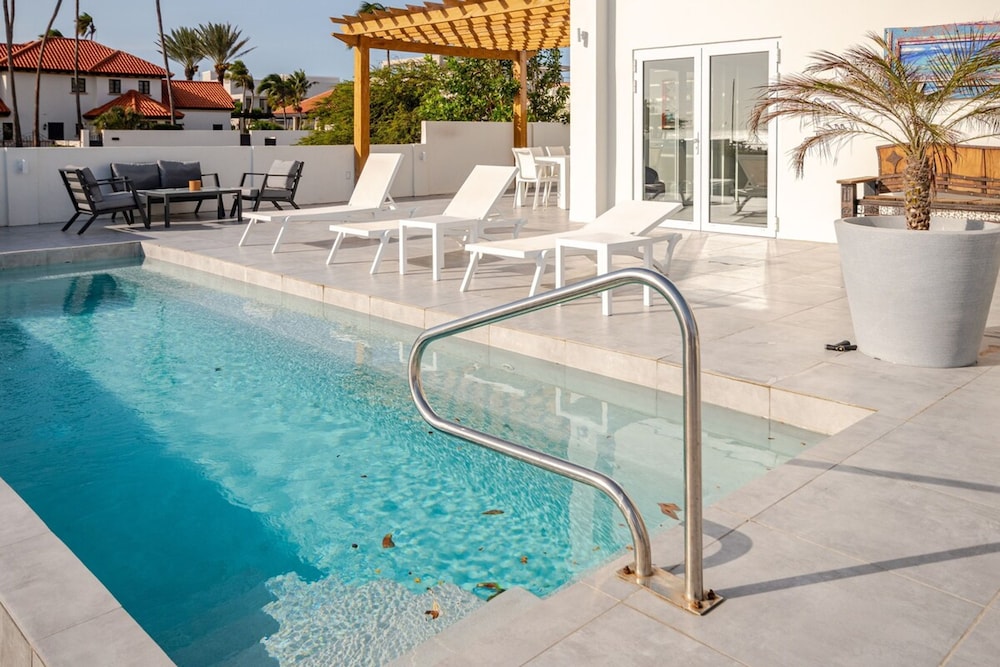 Modern Trestrapi Beach Villa 8 bed 8 Bath 2 Pools