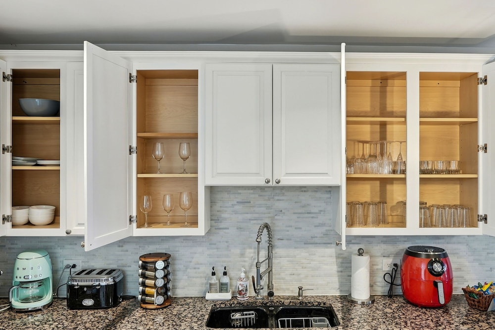 Modern 4-bedroom Townhouse in River West