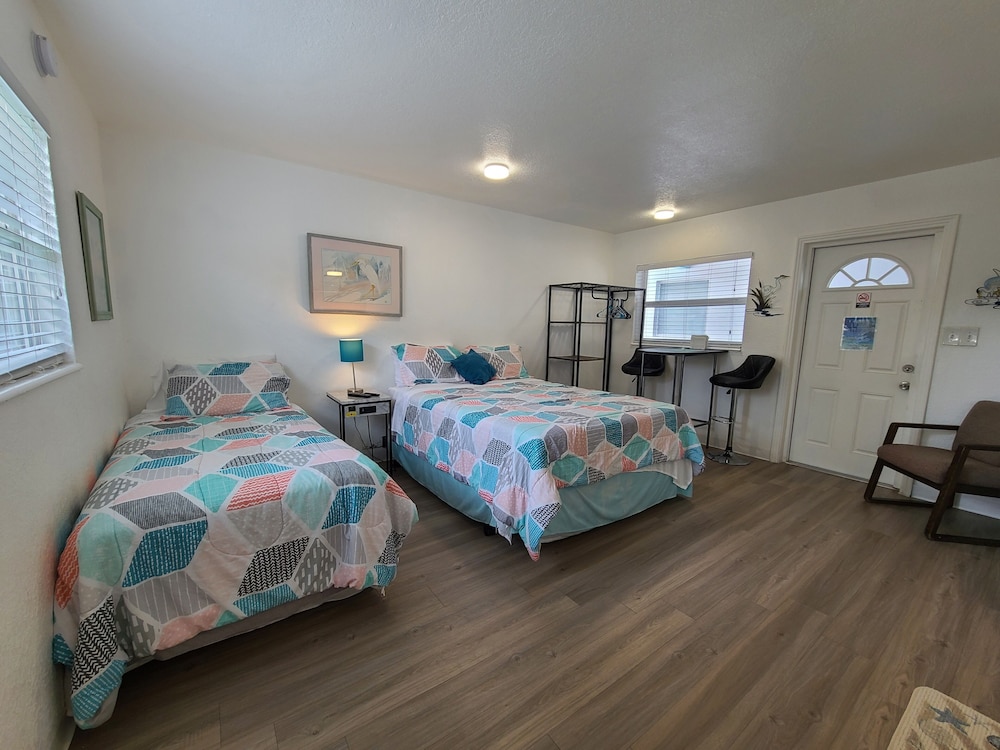 Sun Island Motel view 2