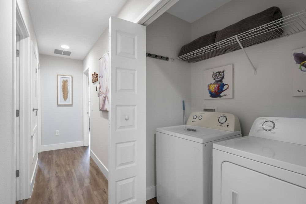 New Listing - Modern Decor 4 BR Townhouse