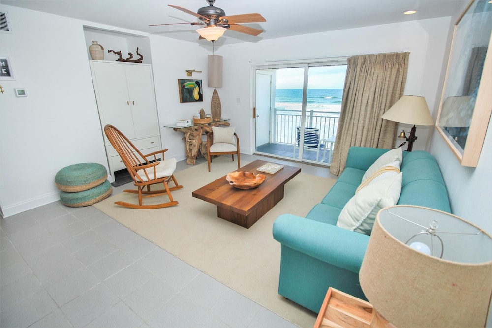Colony Beach Club 223