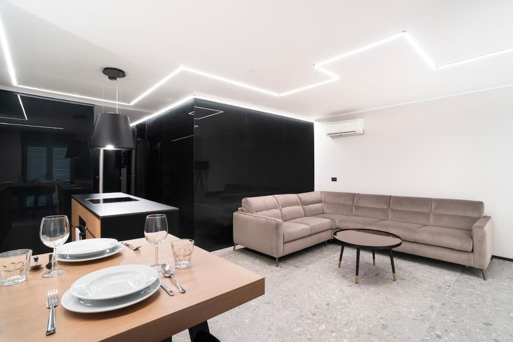 Marina Apartment with Terrace Burin 100